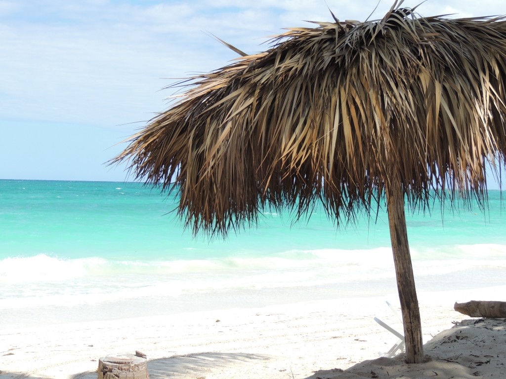 Heerlijk op een terrasje aan het strand van ons resort op Cayo Coco. Het beste resort waar we in Cuba hebben gezeten.